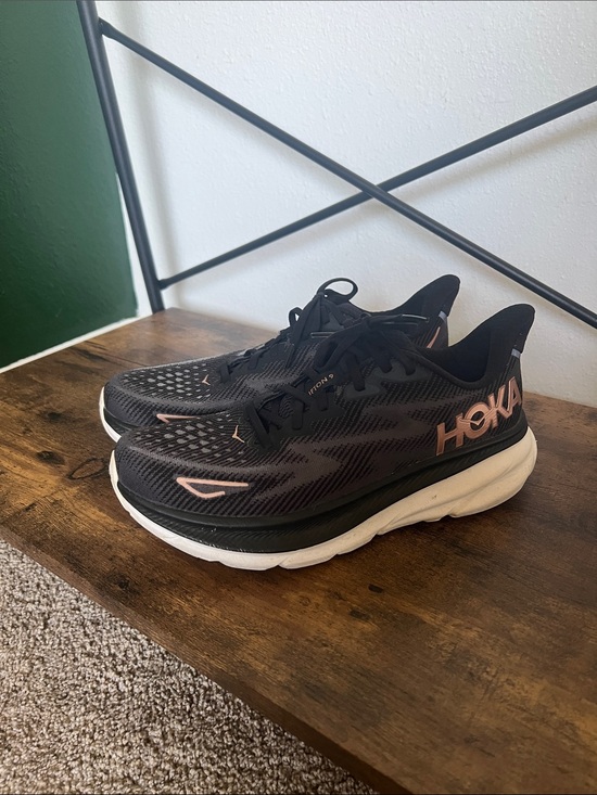 Hoka Shoes - Hoka Clifton 9 Women’s Black with Rose Accent Running Shoes